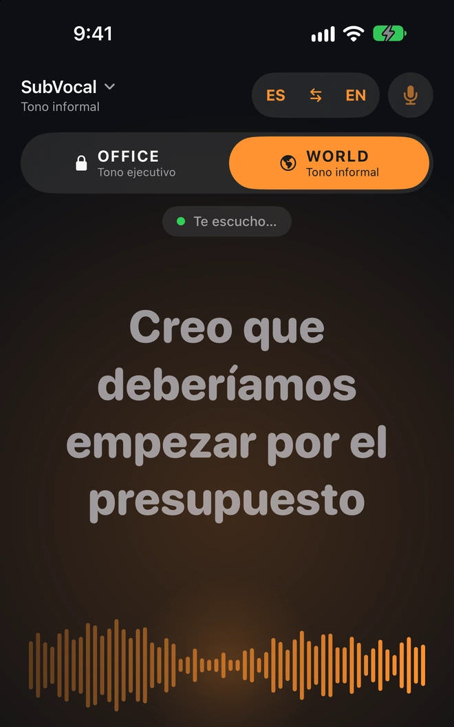 Las palabras aparecen en pantalla mientras escuchas. Una pausa o «Traducir ahora» termina la intervención.
