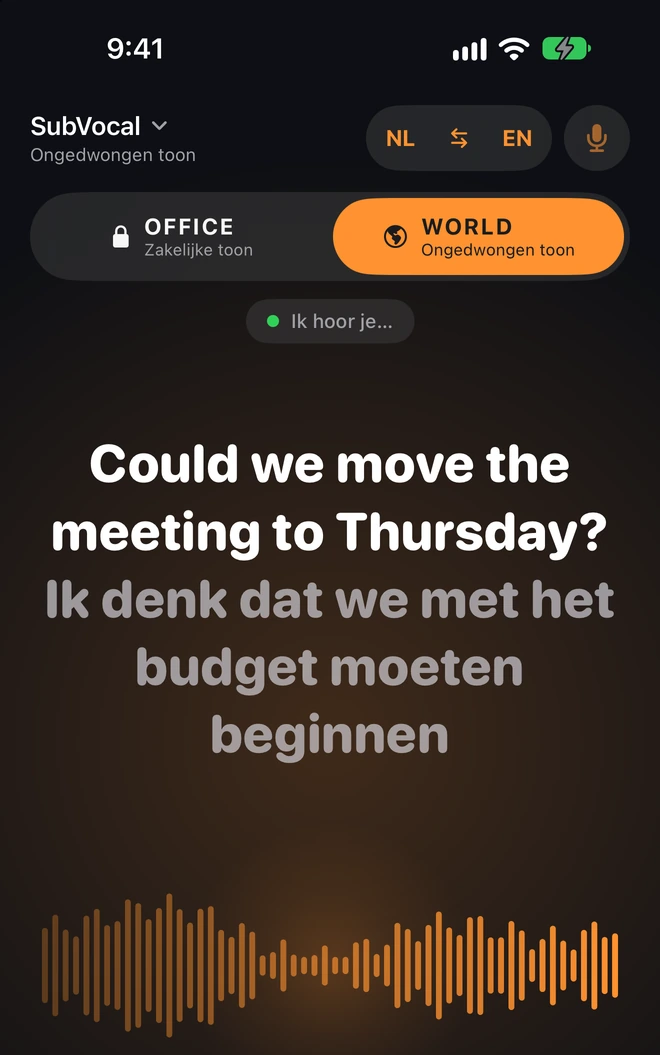 Het volledige deel blijft zichtbaar. Daaronder verschijnen de woorden die je nu fluistert.